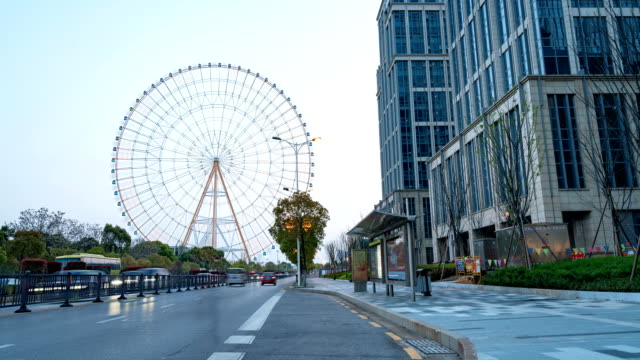 Ferris-wheel-in-a-city-playground