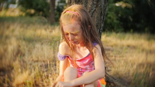 Little-girl-crying-sitting-in-a-tree-on-the-festival-of-colors-Holi