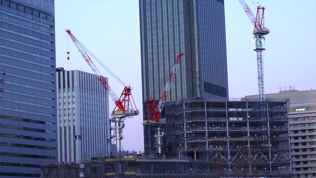 4K.-Lapso-de-tiempo-grúa-de-construcción-en-construcción-en-Osaka-Japón