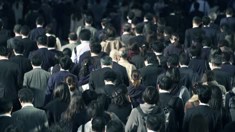 Crowd-of-businessmen-going-to-work-in-the-morning-Shinjyuku-Tokyo-Japan