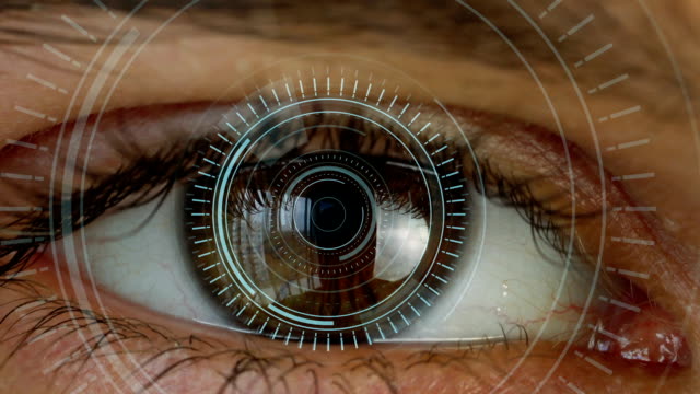 Menschliches-Auge-mit-futuristischem-Sehsystem