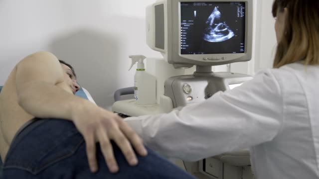 Ultraschall-des-Herzens-im-OP-Saal