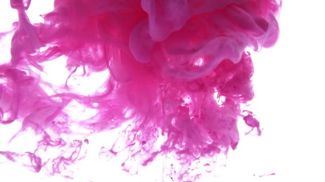 Rosa-Tinte-ins-Wasser-auf-weißem-Hintergrund