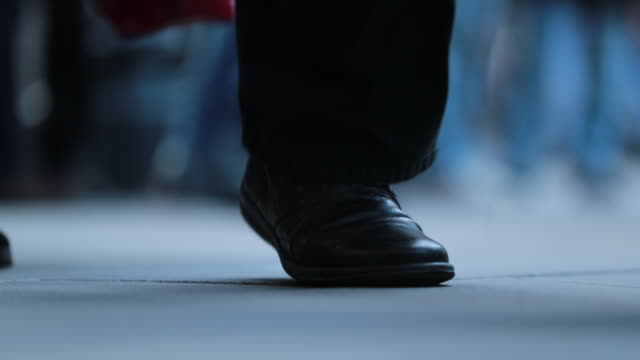 Crowd-feet-in-120fps.-Legs-of-Crowd-People-Walking-on-the-Street-in-slow-motion