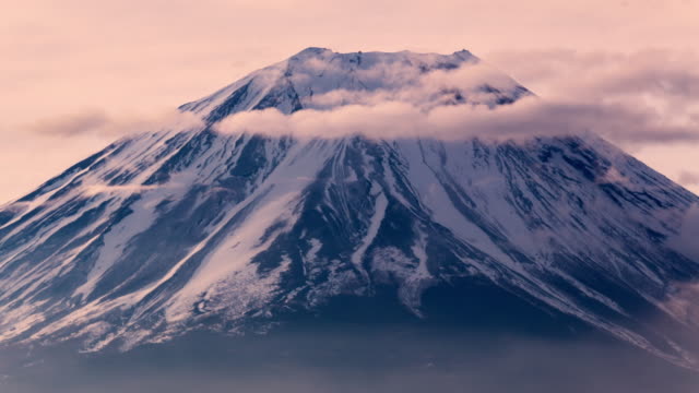 Closeup-de-timelapse-Fuji-de-montaña-durante-la-mañana-de-la-salida-del-sol,-Japón
