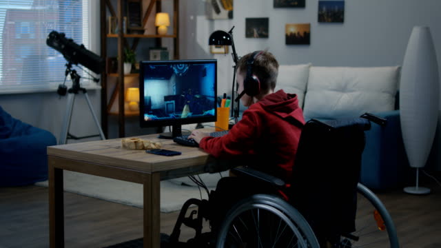 A-young-disable-gamer