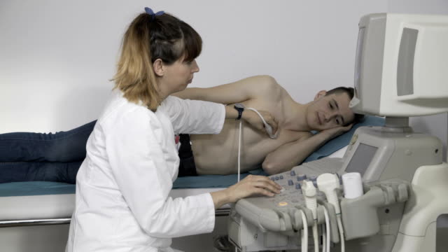 Ultraschall-des-Herzens-im-OP-Saal