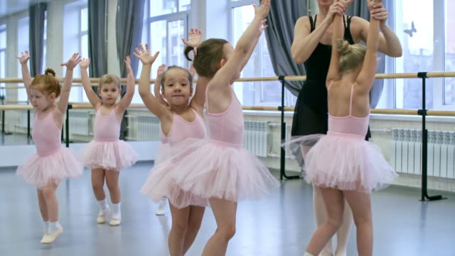 Aufwärmen-für-Ballett-Klasse