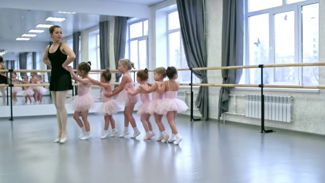 Lernen-Ballett-Tanz-bewegt-sich