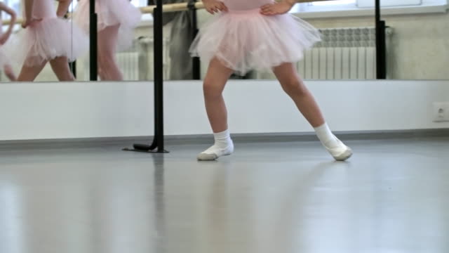 Warm-Up-Übungen-in-der-Ballettschule