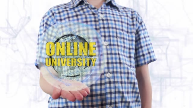 Junger-Mann-zeigt-ein-Hologramm-des-Planeten-Erde-und-Text-Online-Hochschulschriften
