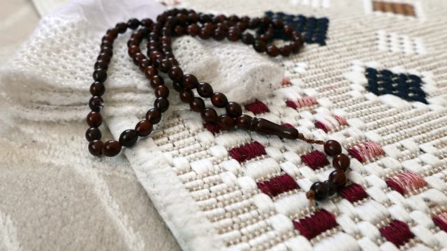 alfombras-de-oración-y-Rosario-para-el-Islam-y-la-oración