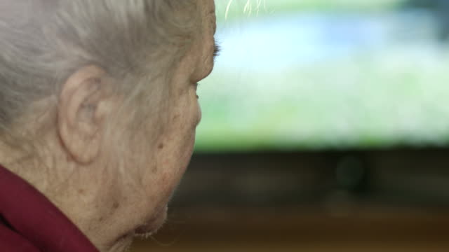 Elderly-woman-sleeping-in-front-of-TV.