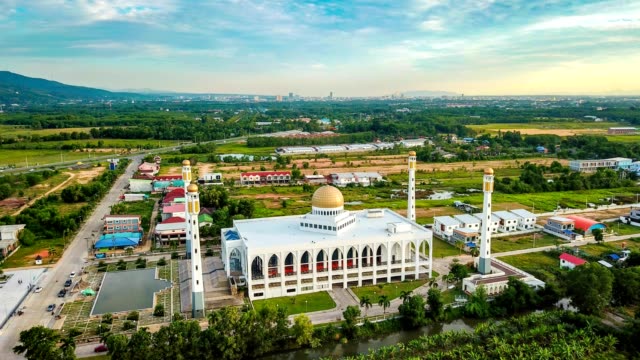 Aerial-time-lapse-in-motion-or-hyper-lapse-beautiful-mosque.