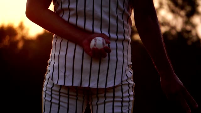 Baseball-Men-are-hand-signals-to-his-teammates-before-throwing-a-baseball