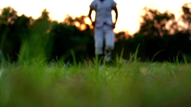 Baseball-player-is-running-with-the-light-of-the-sunset