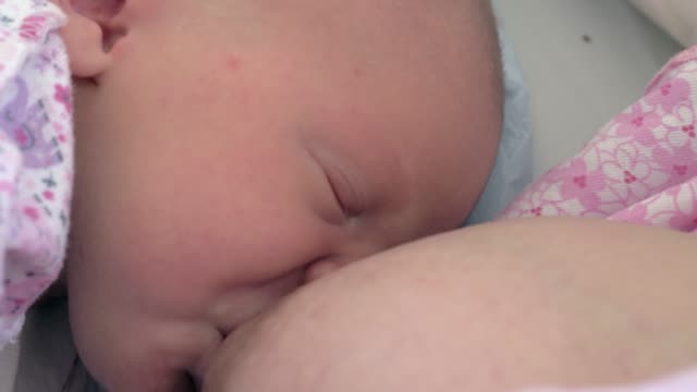 Bebé-recién-nacido-lactante