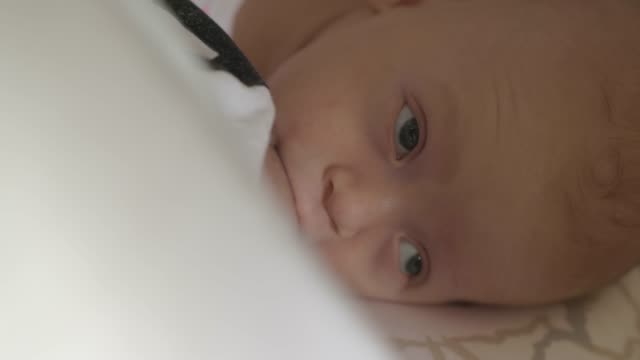 Stillen-zwei-Monate-Baby