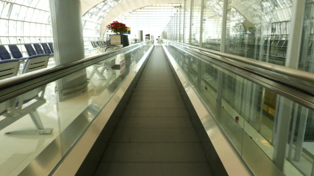 Sliding-airport-travelator.-Walking-fast-on-moving-walkway.-Subjective-view.