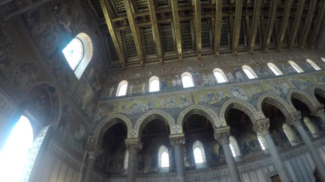 Santa-Maria-Nuova-cathedral-in-Monreale,-Sicily,-vault