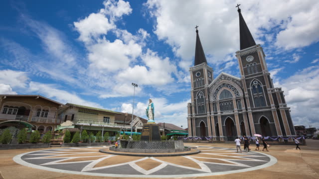 Moving-clound-on-sky-and-The-Cathedral-of-the-Immaculate-Conception-is-a-Roman-Catholic-Diocese-of-Chanthaburi,-Timelapse
