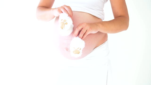 el-estómago-de-una-mujer-embarazada-y-bebé