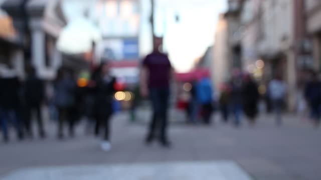 blurred-background-defocused-people-walking-on-street