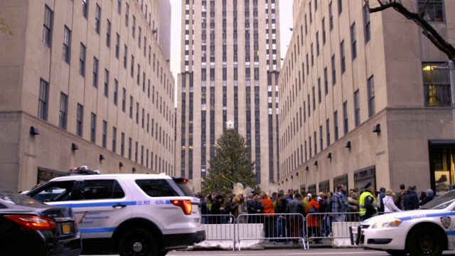 Video-del-árbol-de-Navidad-en-Rockefeller-Center-con-grandes-grupos-de-turistas