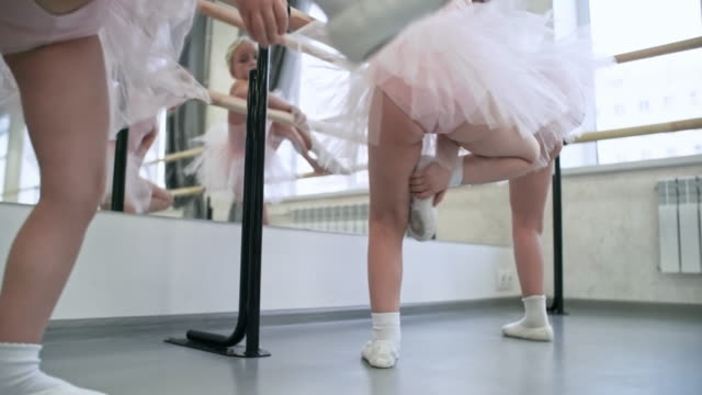 Little-Ballerinas-Stretching-Legs