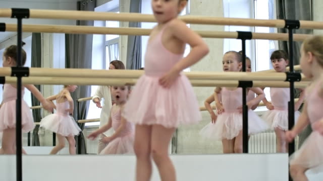 Aufwärmen-vor-Ballett-Klasse