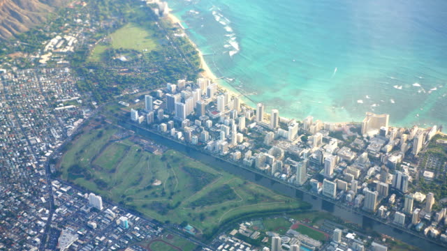 Toma-aérea-de-Honolulu-Hawaii-en-4k