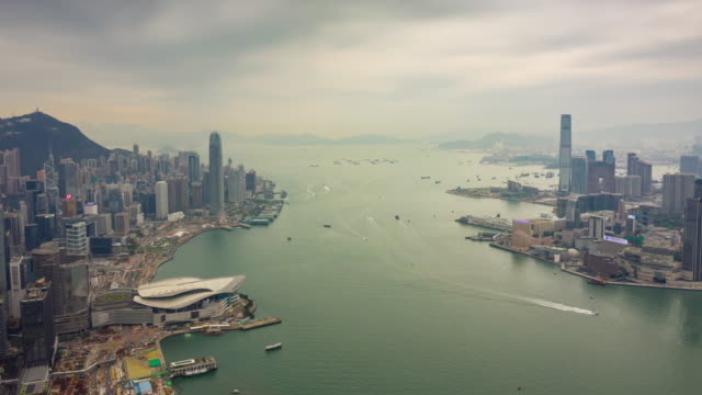 regnerischen-Tag-Hafen-Verkehr-Stadtbild-Antenne-Timelapse-Panorama-4k-Hongkong