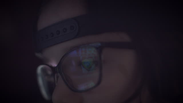 4K-Close-up-Computer-Reflection-in-Glasses-of-a-Child-Eyes