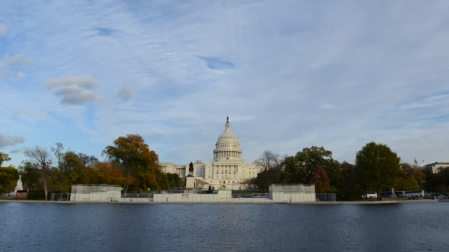 Timelapse-of-U.S.-Capitol-Building-and-clouds-in-Washington-DC,-USA