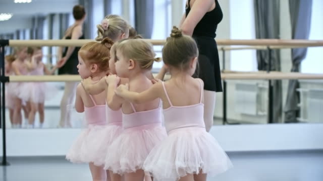Meine-lieben-Kinder,-die-Ballett-Klasse
