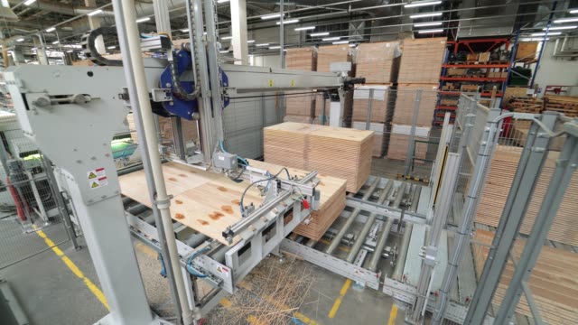 Industrial-equipment-for-the-production-of-laminate.