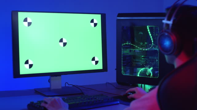Spieler-sitzt-am-Computer
