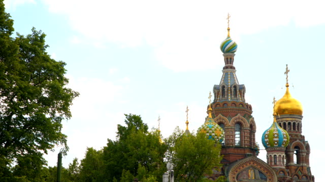 Die-Kirche-des-Retters-auf-Blut-in-St.-Petersburg