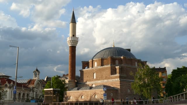 Banya-Bashi-Mosque-in-Sofia,-Bulgaria.-It-is-a-typical-monument-of-Ottoman-architecture.