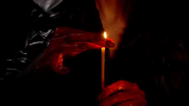 Woman-extinguish-the-candle-with-hand