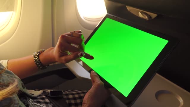 Arbeiten-mit-Laptop-TabletPC-für-Flugzeuge,-green-Screen-und-Chroma-Key.