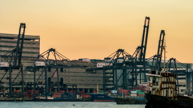 4-K-Zeitraffer:-Container-Schiff-im-Export-und-import,-Geschäfts--und-Logistikprozesse