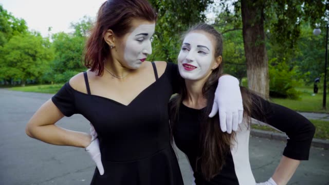 Girls-mimes-imitate-arguing-at-the-street