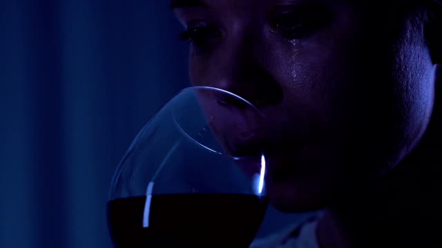 Hopeless-lonely-woman-crying-and-drinking-red-wine-after-break-up,-depression