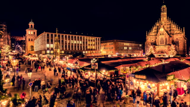 Mercado-de-Navidad-de-Nuremberg-(christkindlesmarkt).-Lapso-de-tiempo-de-noche.