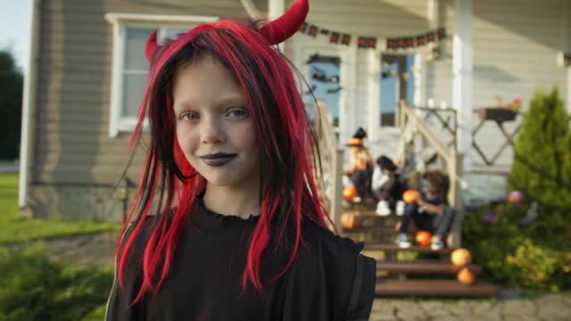 Teenage-Girl-auf-Halloween-Party