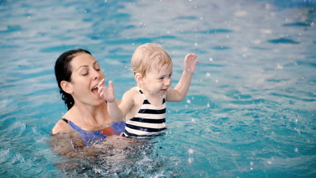Video-clip.-Mom-teaches-a-child-to-swim-in-the-pool.