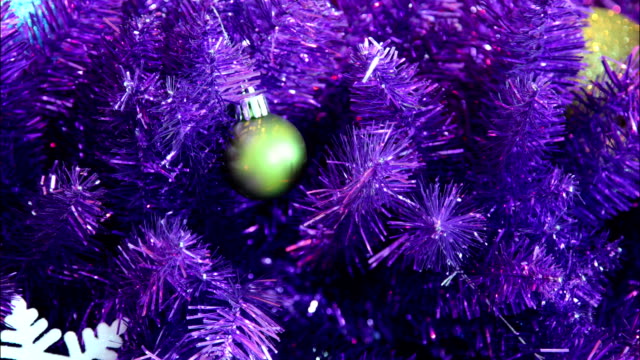 timelapse-purple-christmas-tree