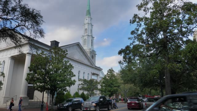 Day-Exterior-of-The-Independent-Presbyterian-Church-of-Savannah