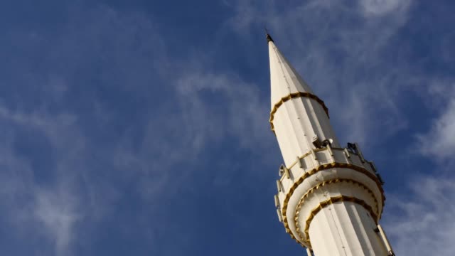 Minaret-footage-with-clouds-time-lapse